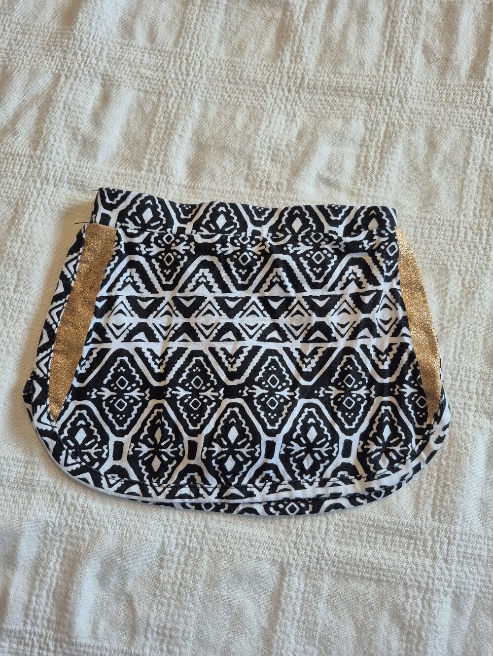Epic Threads girls size 3T black & white with gold metallic stripe, EUC